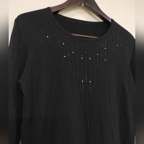 Black 3/4 Sleeve Top - Picture 4 of 15